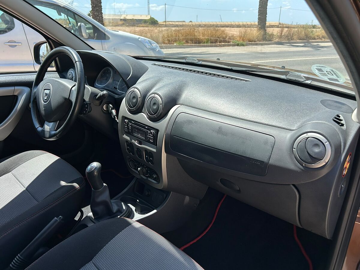 DACIA DUSTER LAUREATE 1.5 DCI SPANISH LHD IN SPAIN 29000 MILES SUPERB 2014